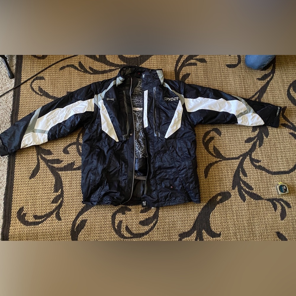 SPYDER- Men’s Ski jacket w detachable hood in black and grey- size L